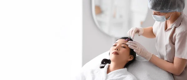 Young Asian Woman Receiving Injection Beauty Salon Banner Design — Stock Photo, Image