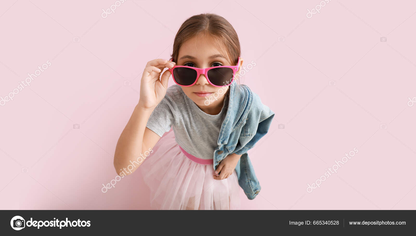 Woman Wearing Sunglasses Is Looking At Her Phone Background, A High School  Girl Wearing Sunglasses And Looking At A Smartphone, Hd Photography Photo,  Glasses Background Image And Wallpaper for Free Download