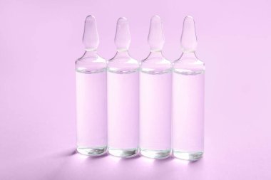 Leylak arka planında tıbbi ampule