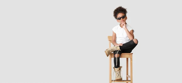 Stilvolles Afroamerikanisches Mädchen Auf Hellem Hintergrund Banner Für Design — Stockfoto