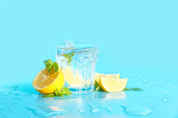 Glass Cold Water Fresh Lemon Pieces Mint Color Background — Stock Photo, Image