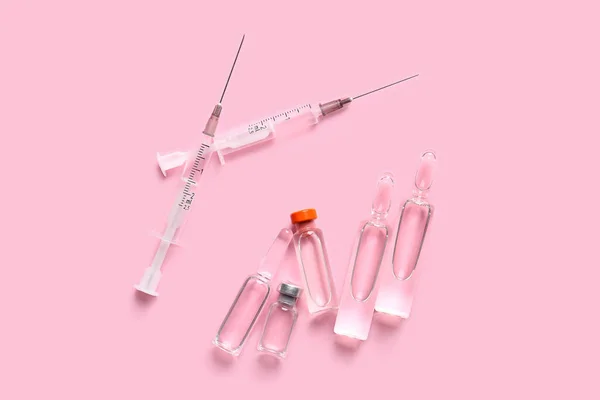Medical Ampules Syringes Pink Background — Stock Photo, Image