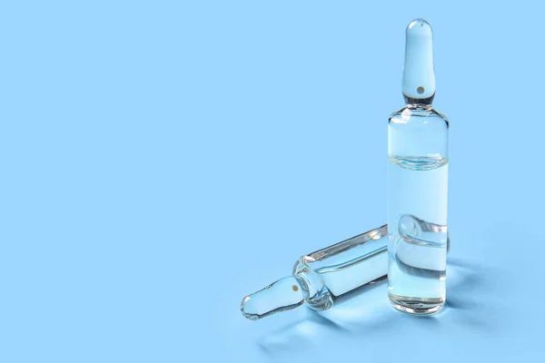 Ampollas Médicas Sobre Fondo Azul — Foto de Stock