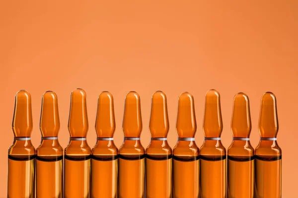 Medizinische Ampullen Auf Orangenem Hintergrund — Stockfoto