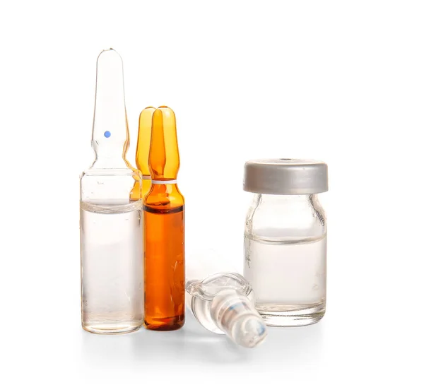 Medische Ampullen Fles Met Geneesmiddelen Witte Achtergrond — Stockfoto