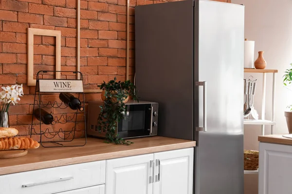 Interior Kitchen Stylish Fridge Counters Microwave Oven — Stock Photo, Image