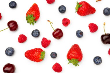 Beyaz arka planda farklı olgun taze meyveler.