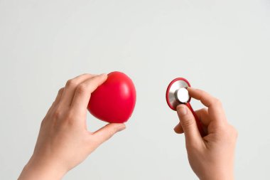 Plastik kalpli doktor.