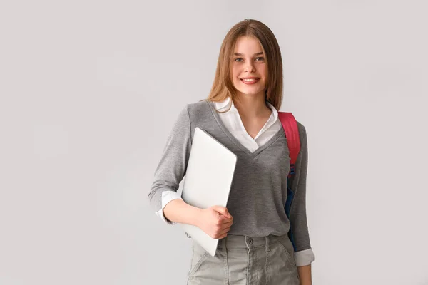 Boldog Női Diák Hátizsák Laptop Szürke Háttér — Stock Fotó