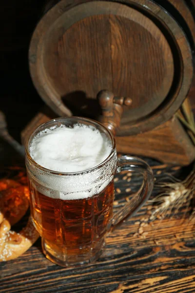 Caneca Cerveja Gelada Fundo Madeira Celebração Oktoberfest — Fotografia de Stock