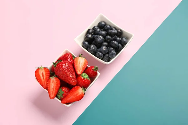 Bowls Fresh Blueberries Strawberries Colorful Background — Stock Photo, Image