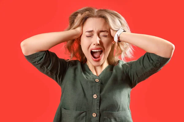 Young Woman Having Panic Attack Red Background — Stock Photo, Image