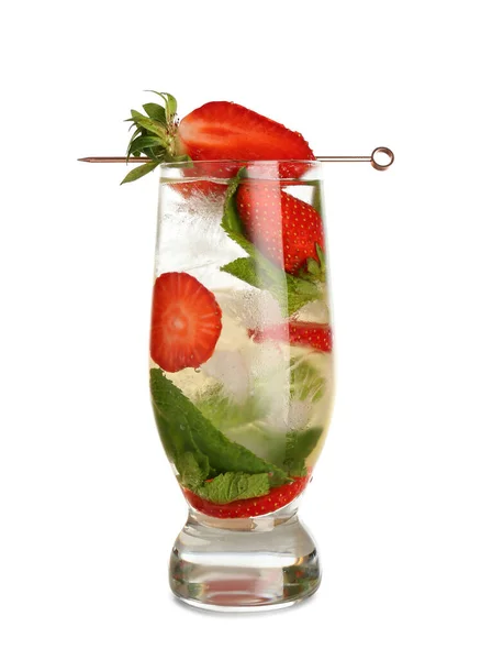 Glas Verse Limonade Met Aardbeien Munt Witte Achtergrond — Stockfoto