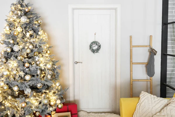 Interior Living Room Christmas Tree Gifts Door — Stock Photo, Image