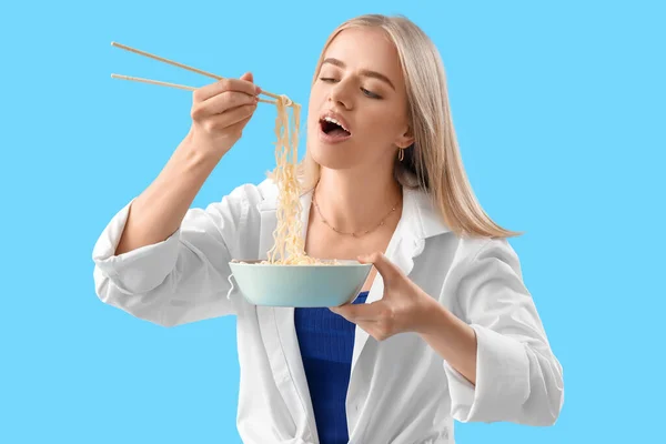Young Woman Eating Chinese Noodles Blue Background — Stock Photo, Image