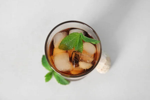 stock image Glass of cold Cuba Libre cocktail and seashell on white background