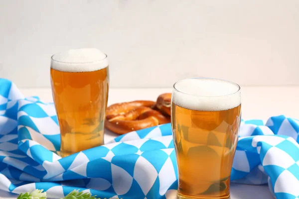 Прапор Баварії Чашки Пивом Кренделі Білому Тлі — стокове фото