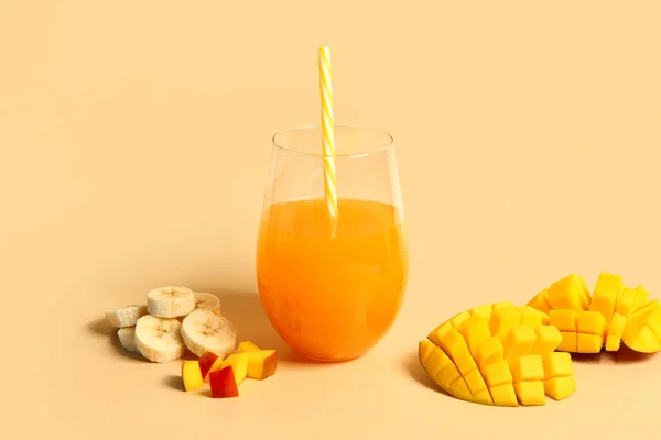 Glass Fresh Mango Juice Sliced Banana Orange Background — Stock Photo, Image