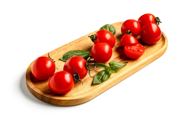 Placa Madeira Com Tomates Cereja Frescos Manjericão Sobre Fundo Branco — Fotografia de Stock