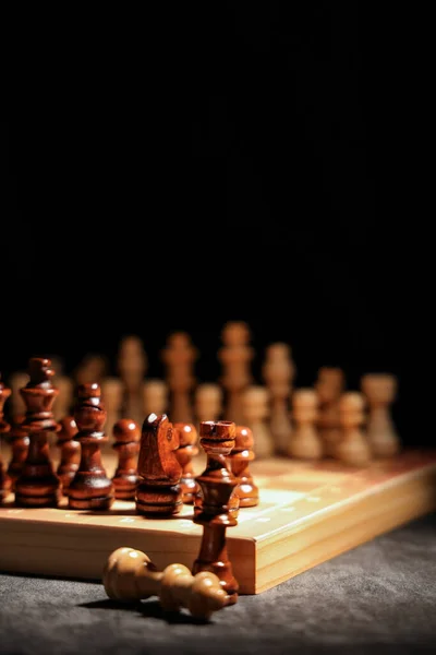 Game Board Wooden Chess Pieces Dark Background Closeup — Stock Photo, Image