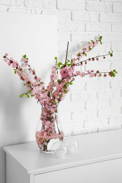 Vase Blooming Sakura Branches Chest Drawers White Wall — Stock Photo, Image