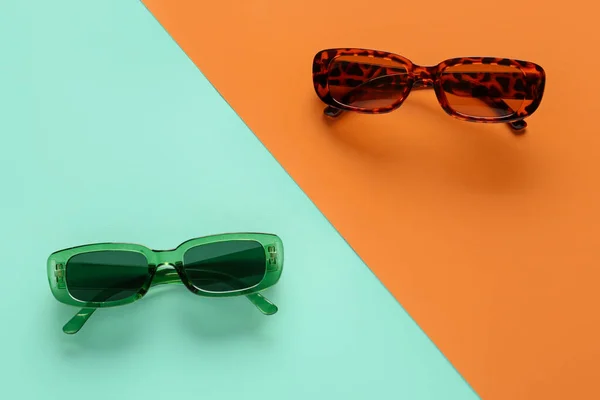 Moderne Brillen Auf Farbigem Hintergrund — Stockfoto
