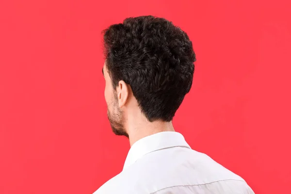 Young Brunette Man Stylish Hairdo Red Background Closeup — Stock Photo, Image