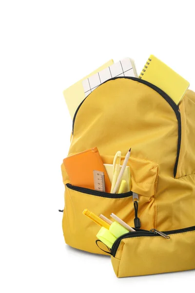 白色背景的黄色书包 装有铅笔盒 笔记本和文具 — 图库照片