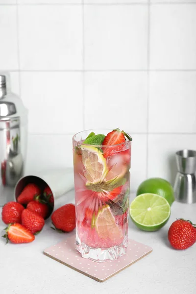 Glass Fresh Strawberry Mojito Jigger Shakers Grunge Light Table — Stock Photo, Image