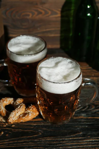 Becher Mit Kaltem Bier Auf Hölzernem Hintergrund Oktoberfest Feier — Stockfoto