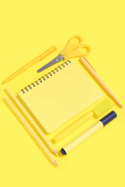 Caderno Com Diferentes Artigos Papelaria Sobre Fundo Amarelo — Fotografia de Stock