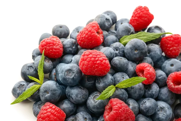 Ripe Raspberry Blueberry White Background Closeup — Stock Photo, Image