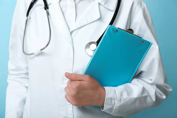 Female Doctor Stethoscope Clipboard Blue Background — Stock Photo, Image