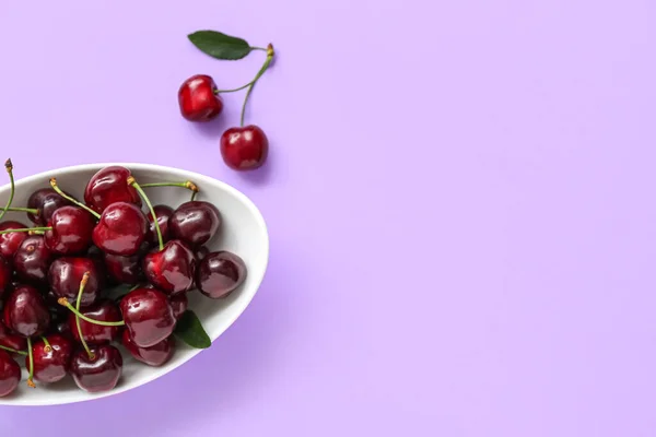 Bowl Sweet Cherries Lilac Background — Stock Photo, Image