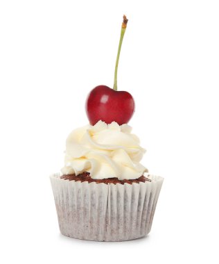 Beyaz arka planda lezzetli vişneli kek