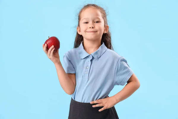 Μικρή Μαθήτρια Μήλο Γαλάζιο Φόντο — Φωτογραφία Αρχείου