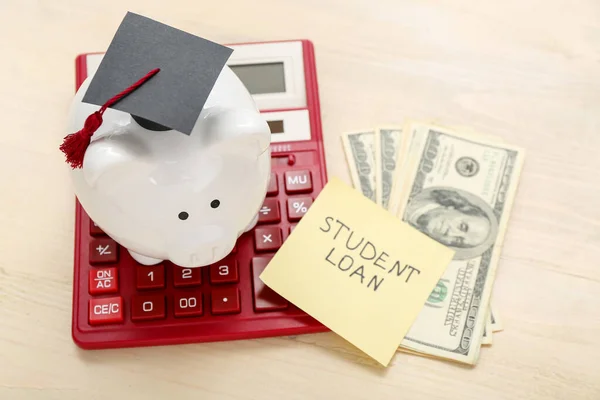 Sticky Note Text Student Loan Piggy Bank Graduation Cap Calculator — Stock Photo, Image