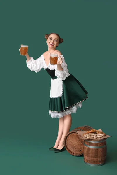 Beautiful Octoberfest Waitress Beer Snacks Green Background — Stock Photo, Image
