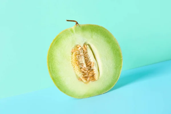 Hälften Söt Melon Blå Bakgrund — Stockfoto