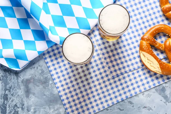 Прапор Баварії Чашки Пивом Крендель Синьому Фоні — стокове фото