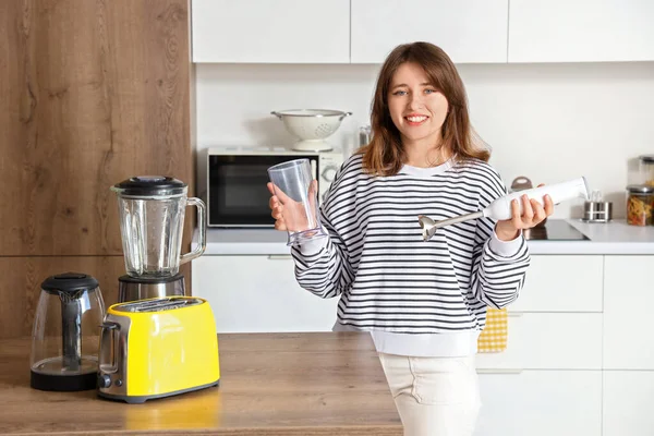 Young Woman Blender Modern Kitchen — Stock Photo, Image