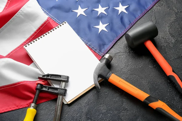 Összetétel Különböző Eszközökkel Notebook Amerikai Zászló Fekete Háttérrel Munka Ünnepe — Stock Fotó
