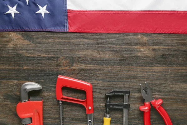 Összetétel Különböző Útdíjakkal Amerikai Zászló Fából Készült Háttérrel Munka Ünnepe — Stock Fotó