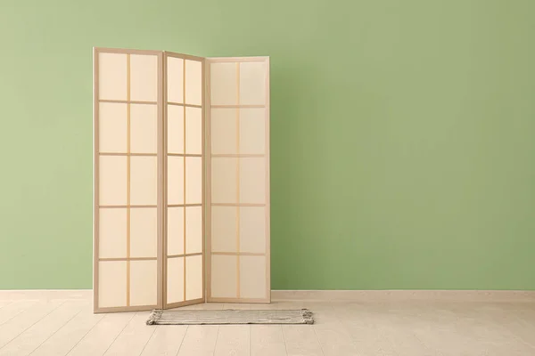 Folding Screen Carpet Green Wall — Stock Photo, Image