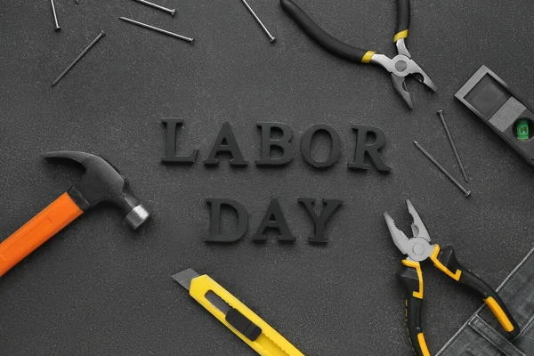 異なるツールとテキスト Labor Day Black Grunge Backage — ストック写真