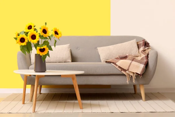 Vase Sunflowers Table Living Room — Stock Photo, Image