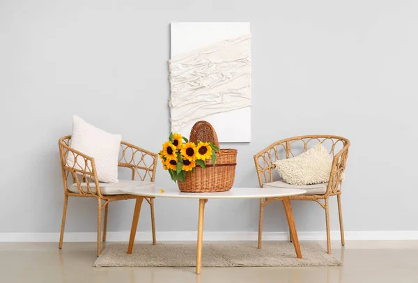Wicker Basket Sunflowers Table Dining Room — Stock Photo, Image