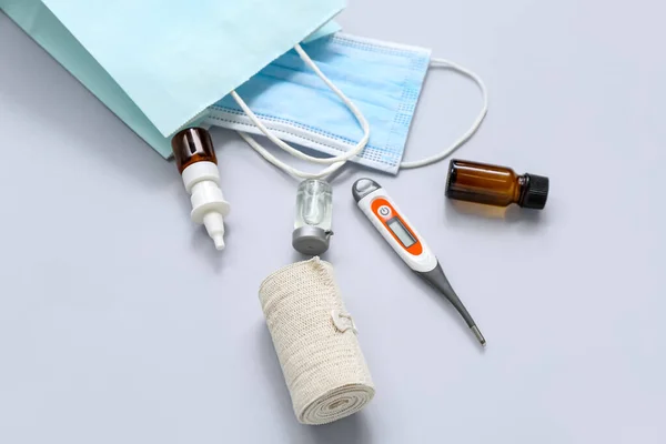 Shopping Bag Medical Mask Elastic Bandage Thermometer Grey Background — Stock Photo, Image