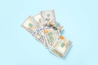 Renk arkaplanı için 100 dolarlık banknotlar