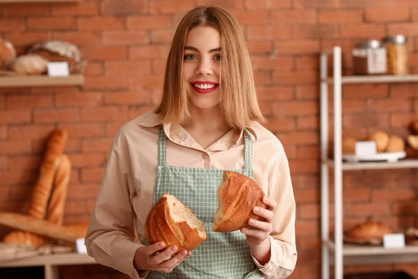 Female Baker Fresh Bread Kitchen — Foto de Stock